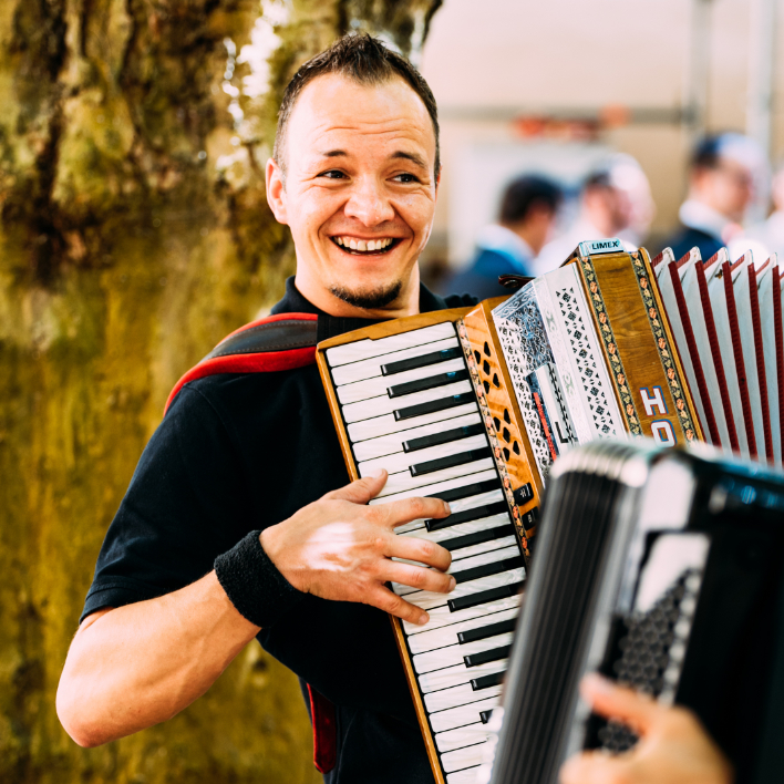 FRANK – Akkordeon | Gesang | Management